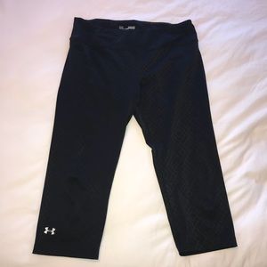 Under armor cropped black leggings